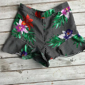 Who What Wear, mini short, floral, stripes, ruffle, size 2